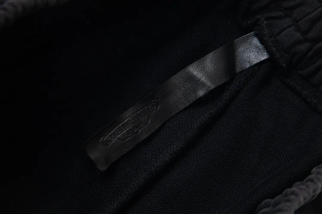 P220 model number Y662 CHROME HEARTS/Chrome Hearts CH 23SS washed embroidered trousers and sweatpants, soft and comfortable, and the upper body experience is overwhelming. The pants are decorated with classic cross leather patches, which are full of design. Trousers with elastic waist and leggings, a super versatile fashion item, will definitely turn heads. A must-have treasure sweatpants. The shape is super easy and easy to wear. Both men and women can easily wear it. They are the first choice for the street, don’t miss it! ! ! size:S-XL